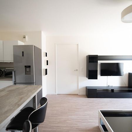 Appartements De 2 Ou 3 Chambres A 40 Minutes De Paris Courcouronnes Rum bild